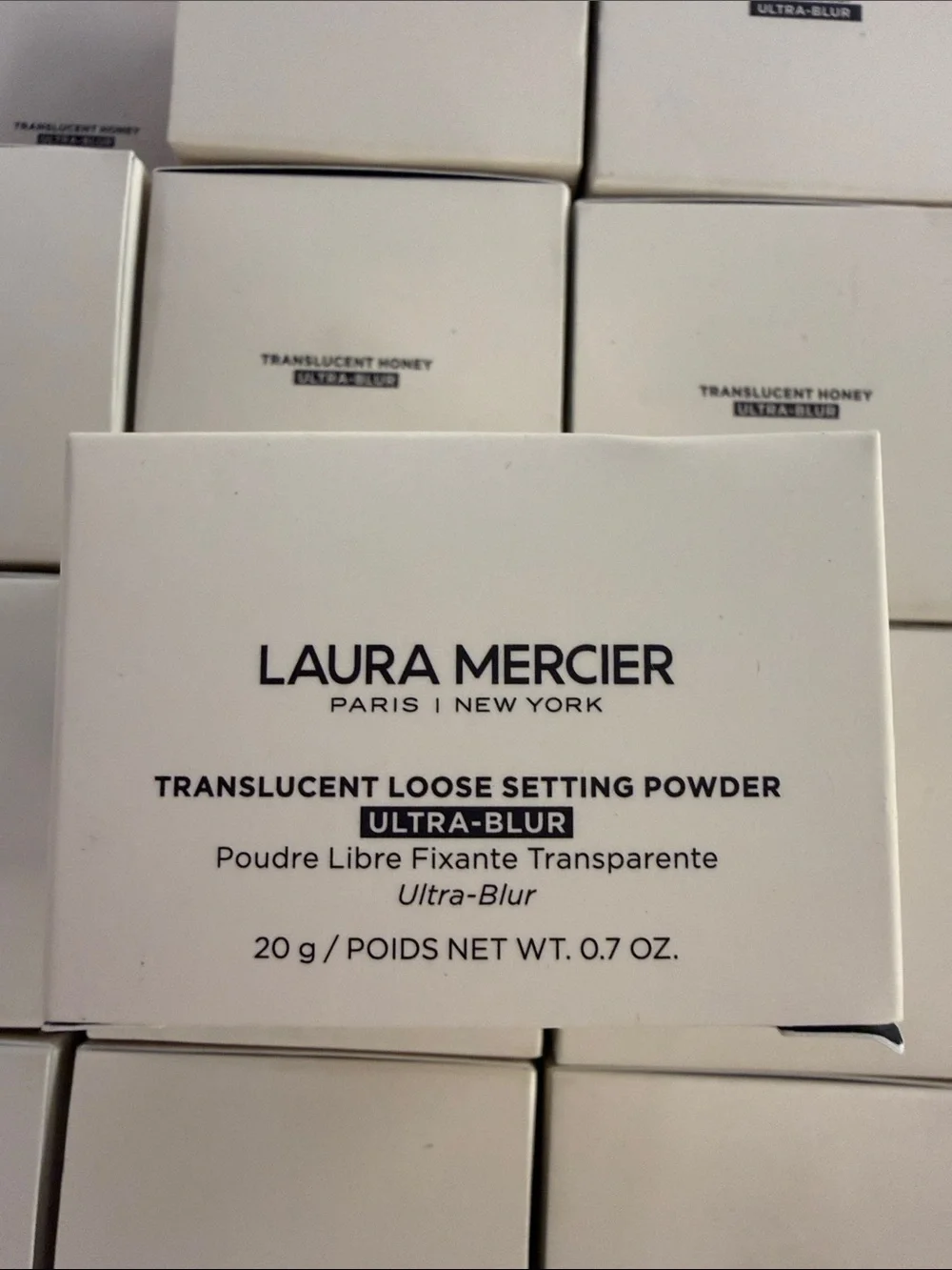 laura mercier Translucent Loose Setting Powder Ultra-Blur — White/Cream Box